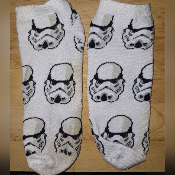 Six pairs of Star Wars ankle socks in a men's size 8 or women's size 9. Pre-love - Picture 5 of 8